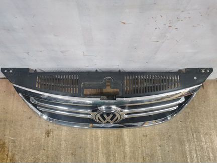 Решетка радиатора передняя Volkswagen Tiguan 5N