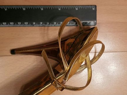 Босоножки новые женские нарядные