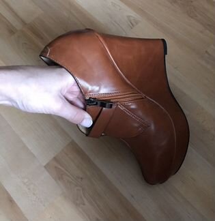 Туфли на танкетке