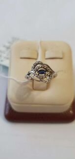 Золотое кольцо с бриллиантами и сапфиром