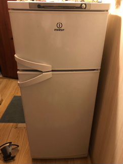 Холодильник indesit