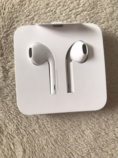 Наушники Apple EarPods with Lightning Connector