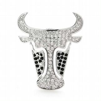 Символ 2021 года - белый, металлический бык