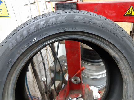 Bridgestone revo GZ 215/55/17 R17 (2-2э)