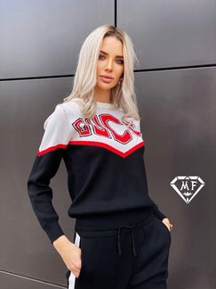 Модный вязаный костюм