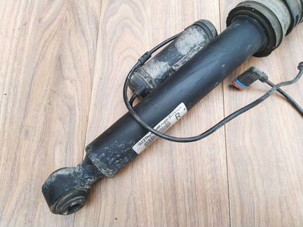 Разбор Mercedes W221. Амортизатор задний правый