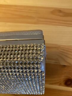 Серебряный клатч со стразами