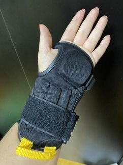 Защита на запястье burton