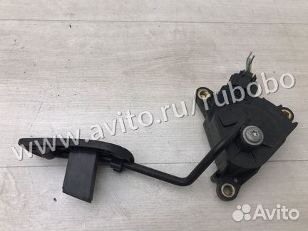 Педаль газа Nissan Tiida C11 HR16DE 2011