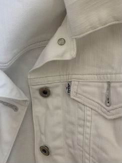 Белая джинсовая куртка Levi’s S