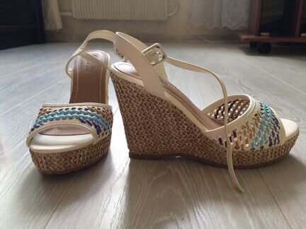 Продам новые босоножки