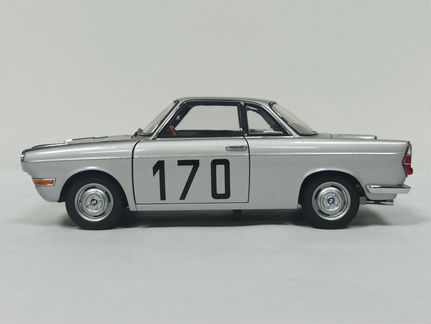 Bmw 700 Autoart 1:18