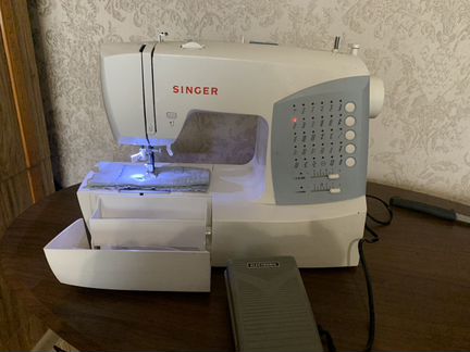 Швейная машина Singer 7422