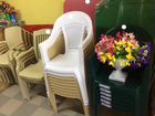 Столы,стулья,цветочные горшки