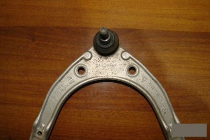 Рычаг подвески передний верхний Vw Touareg 7P