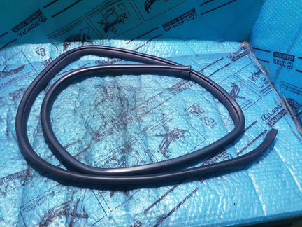 Уплотнитель двери задней левой toyota Land Cruis