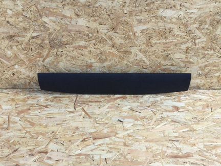 Обшивка крышки багажника задняя верхняя Volkswagen