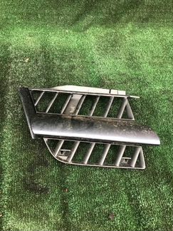 Решетка радиатора передняя левая Mitsubishi