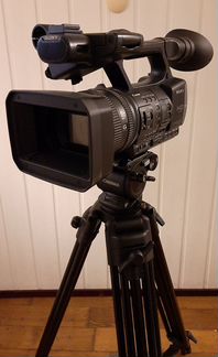 Видеокамера sony HDR-AX2000E + штатив