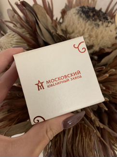 Золотое кольцо с бриллиантом