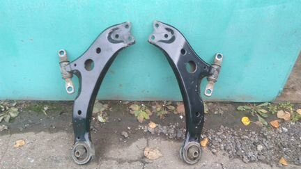 Передний рычаг подвески Toyota Camry 40