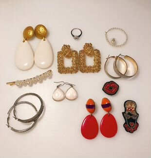 Украшения и бижутерия: серьги, кольцо, броши брасл