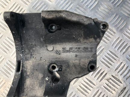 Кронштейн генератора Sprinter 2.9 R6031550735