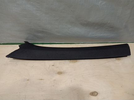 Обшивка стойки на Mercedes Benz W204