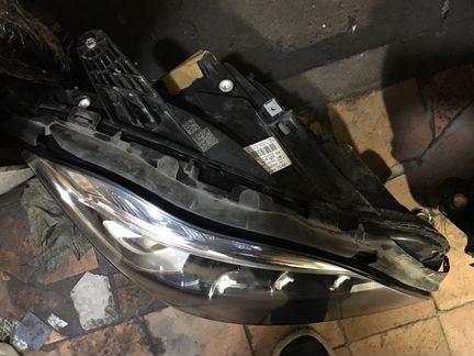 Фара CLS W 218 Мерседес