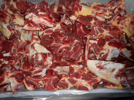 Бесплатно, кости говядины, мясо мало для собак