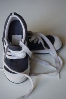 Продаю кеды р. 23