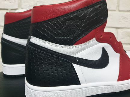 Кроссовки Jordan 1 Retro High Satin Snake Chicago