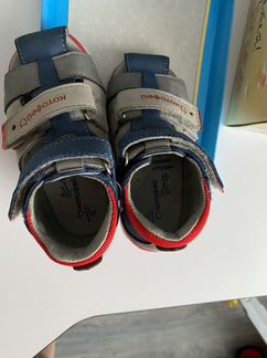 Сандалии котофей новые 23