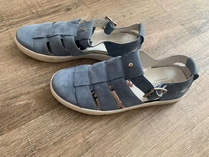 Закрытые босоножки TJ Collection летние туфли