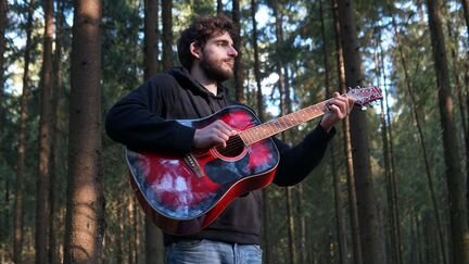 Обучение игре на гитаре / Репетитор по гитаре