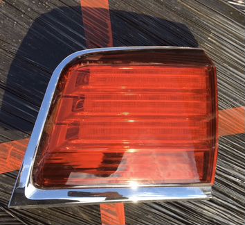 Фонарь правый Lexus LX570