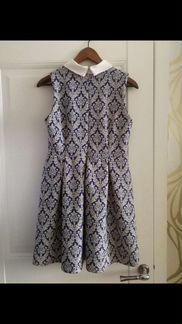 Платье с белым воротником