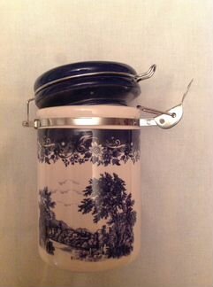 Банка для сыпучих продуктов с зажимом