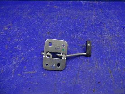 Петля замка капота Volkswagen Polo 5 sedan 2010