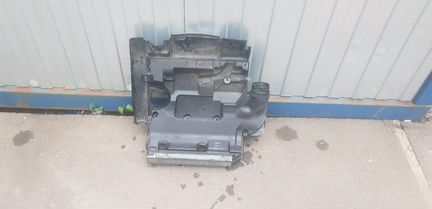 Корпус воздушного фильтра Volkswagen 06F133837