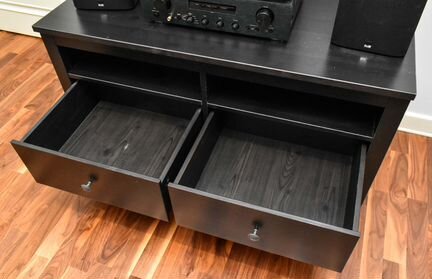 Тумба для тв или аппаратуры (IKEA)