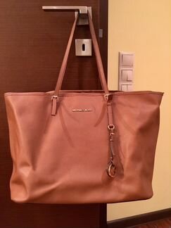 Кожаная сумка Michael Kors